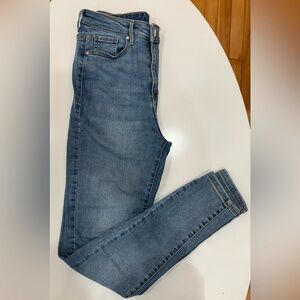 3/$25✨Vero Moda High Rise Skinny Denim Jeans - Size 30 - stretchy and comfy